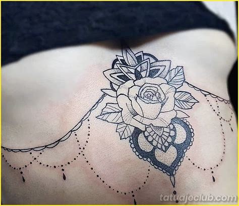 Tatuajes debajo del pecho ¡15 ideas para tu tattoo!